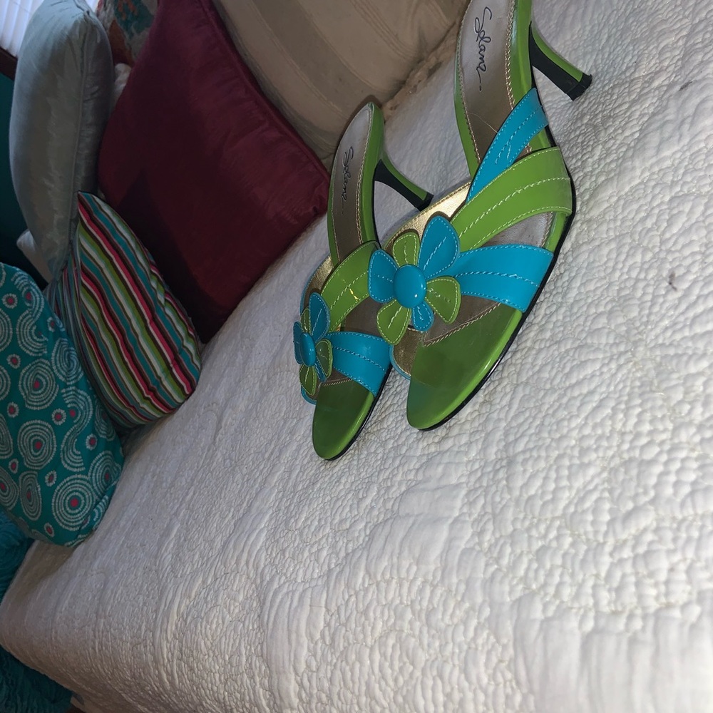 Sandals - Picture 2 of 3